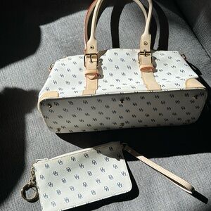 Dooney & Bourke Purse //